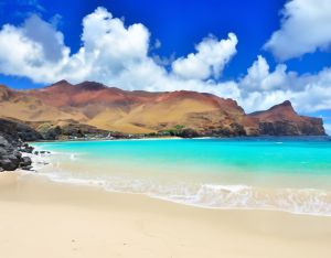 Tuinposter Turquoise Zee en Bergen - Schuttingdoek Buiten - Tuindoek Strand
