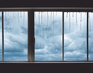 Tuindoek Vanuit Het Raam Naar de Wolken Kijken- Tuindecoratie Poster